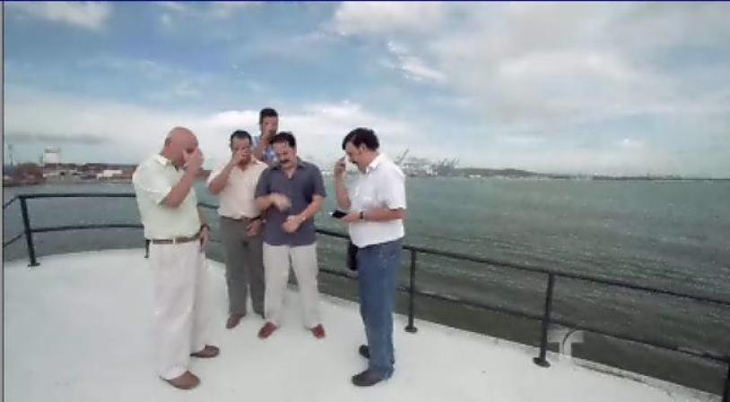 Escobar reza junto con sus socios por que la nueva ruta a Miami les funcione.