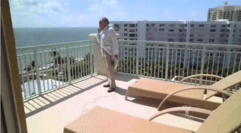 El ex Presidente recibe una llamada con la petición de Pablo Escobar.