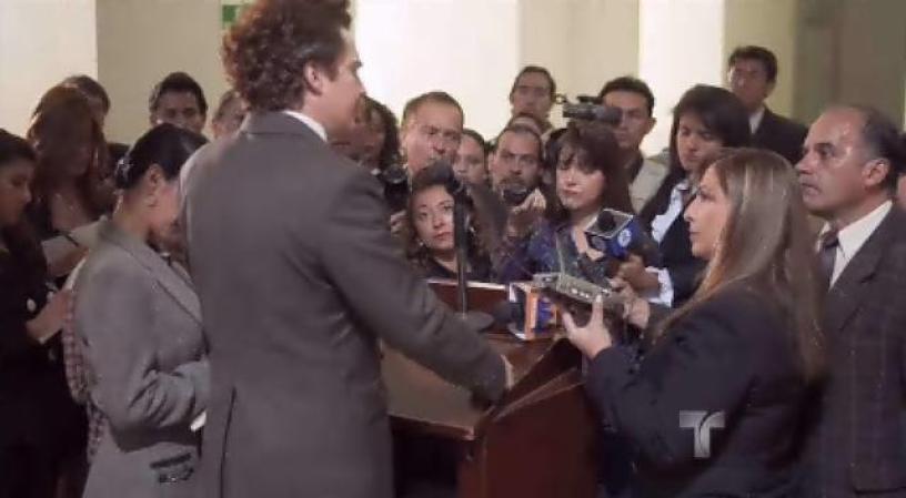 Luis Carlos Galán a quien todos ven como el próximo presidente, condena el asesinato y señala a los culpables.