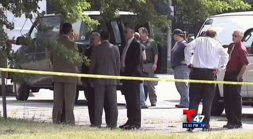 Las autoridades investigan un brazo encontrado en el patio de una casa en Long Island coincide con otros restos encontrados cerca de un parqueadero.