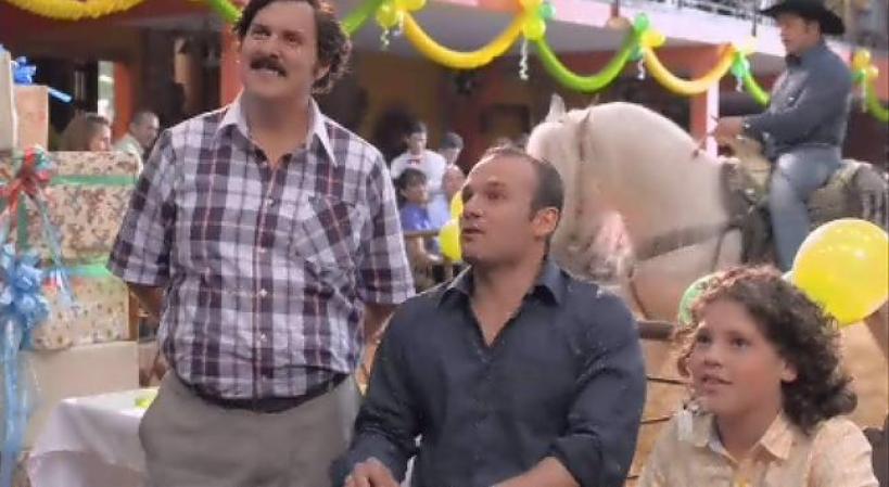 Escobar reúne a sus socios en la fiesta de cumpleaños de su hijo.