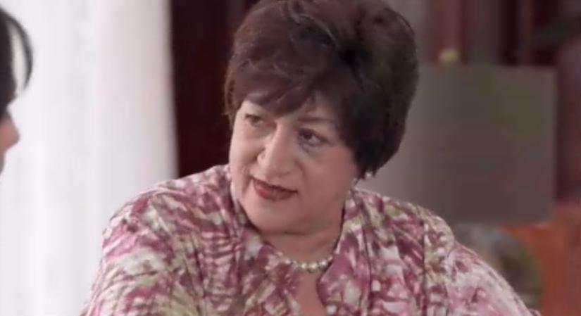 Su suegra la aconseja: "Todos los hombres hacen lo mismo y es mejor no ver, ni hablar, ni oír".