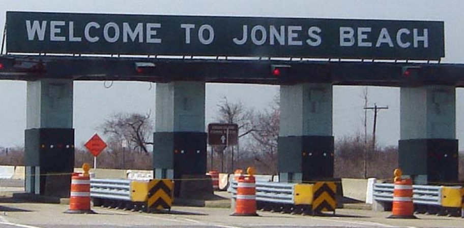 Es una de las playas favoritas de los neoyorquinos y la más visitada en la costa este. Jones Beach además cuenta con áreas de juego y un parque acuático.