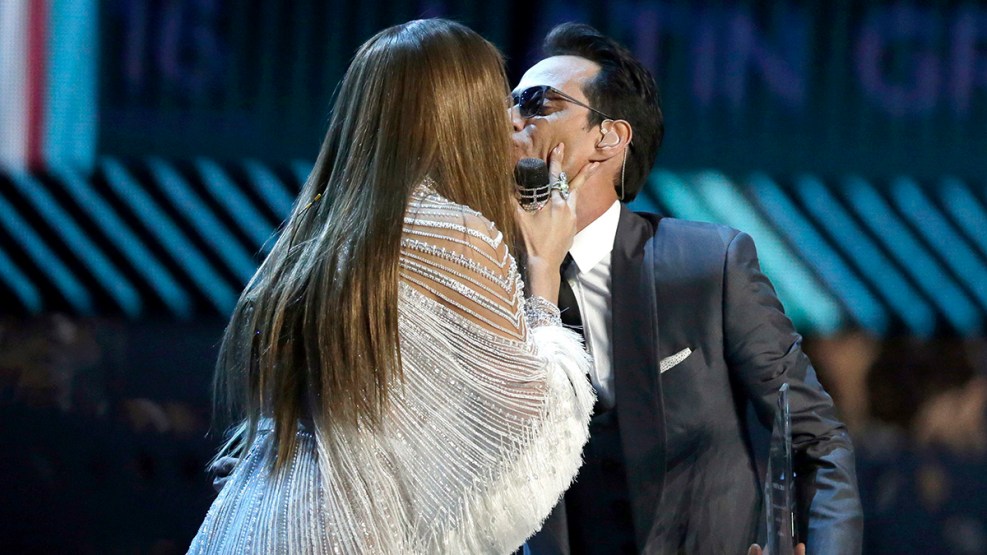 Jennifer López y Marc Anthony se besan en los Latin Grammy Jennifer-lopez-beso-marc-anthony-001