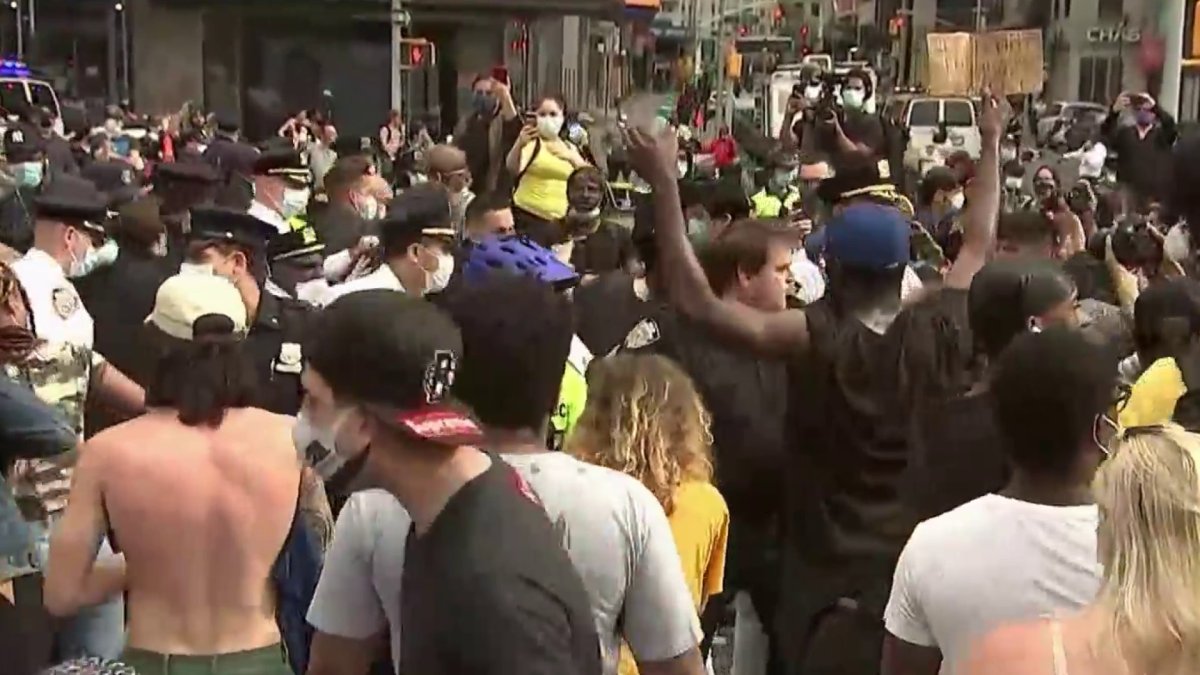 Tensa protesta en NYC por la muerte de George Floyd – Telemundo New ...