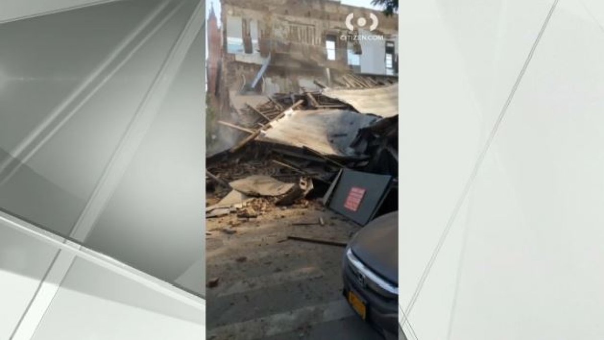 Trabajador sale casi ileso de colapso de edificio en Brooklyn