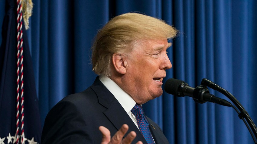 El presidente Trump se dirige al panel de mujeres en Washington