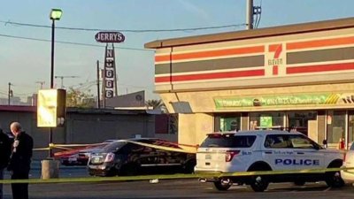 Empleado de 7-Eleven le dispara a hombre que lo apuñaló