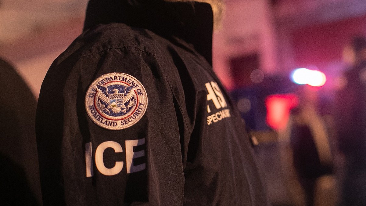 Hombre se habría hecho pasar por agente de ICE para agredir sexualmente ...
