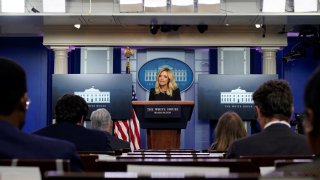 La secretaria de prensa de la Casa Blanca, Kayleigh McEnany, participa en una conferencia de prensa en la Casa Blanca en Washington, DC, EE. UU., 01 de mayo de 2020.