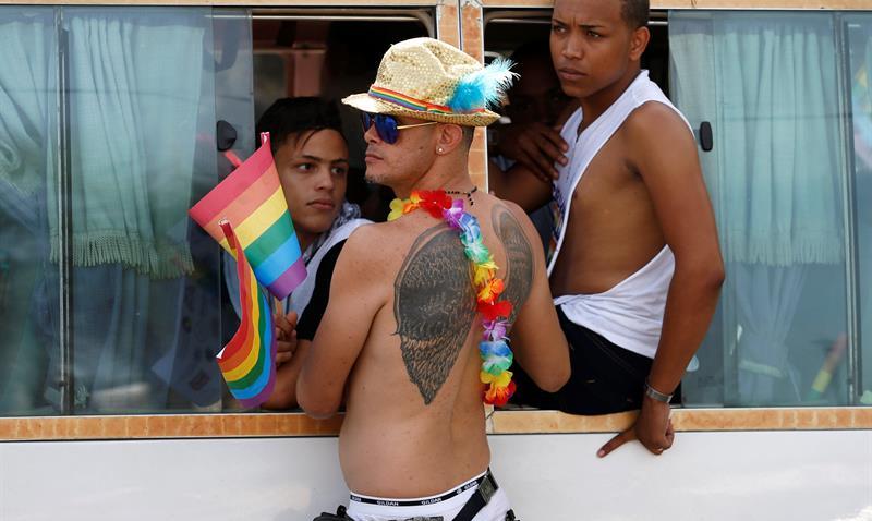 TLMD-efe-desfile-orgullo-gay-dr