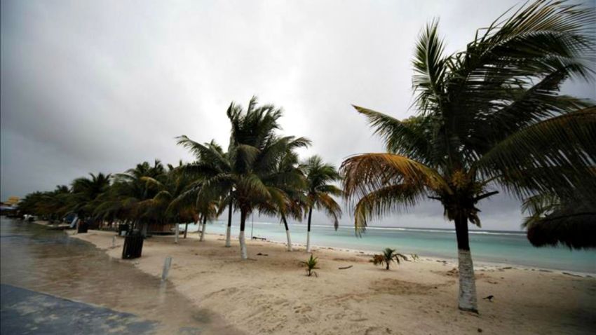 TLMD-generica-playa-tormenta-EFE-11033415w