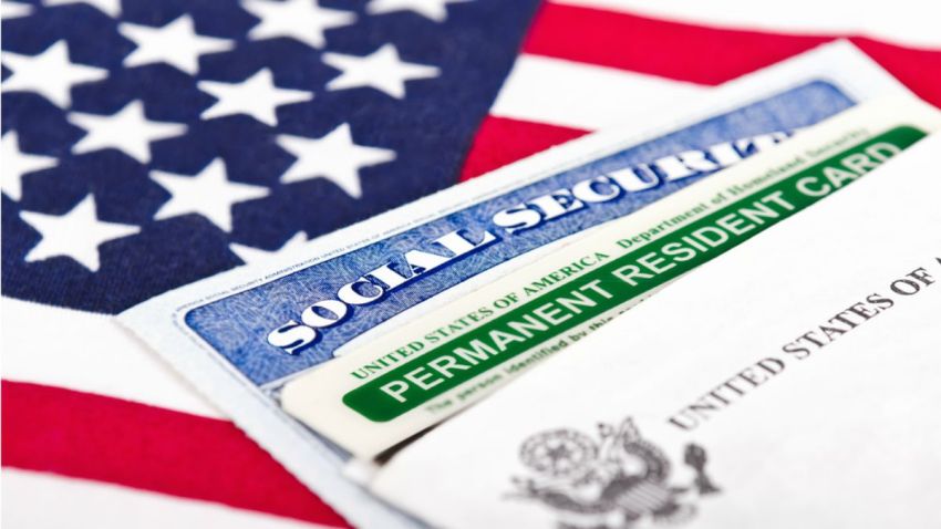 TLMD-greencard-green-card-tarjeta-de-residente-permanente-shutterstock_146169356