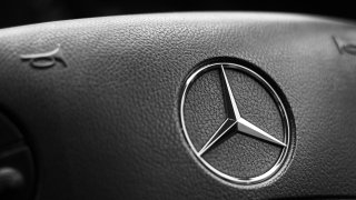 Logo de marca de autos Mercedes-Benz