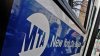 Pasajero de NY escupe y acuchilla a chofer de la MTA tras no poder salir por la puerta trasera del bus: NYPD
