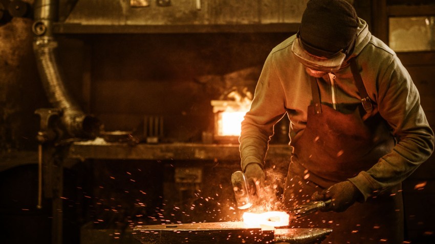 Buscan herreros en NYC pagan hasta 100,000 anuales Telemundo New