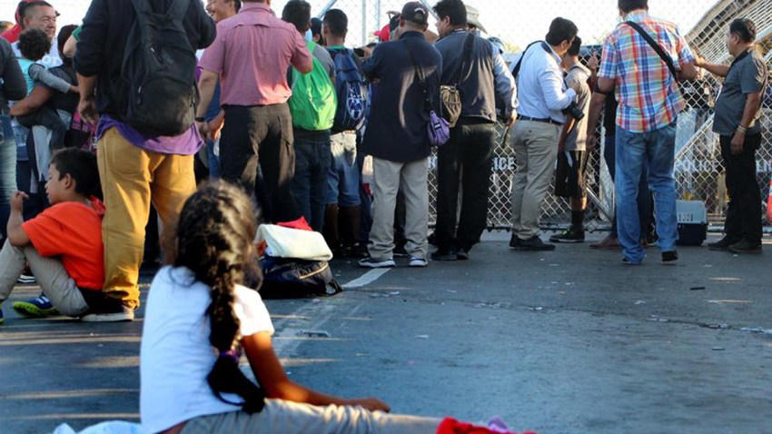 inmigrantes-esperan-ayuda-benficios