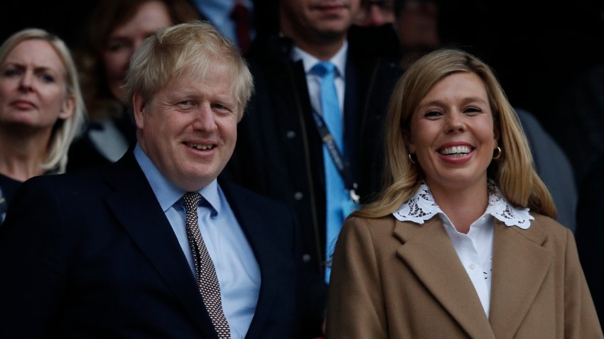 Boris Johnson y su pareja Carrie Symonds.