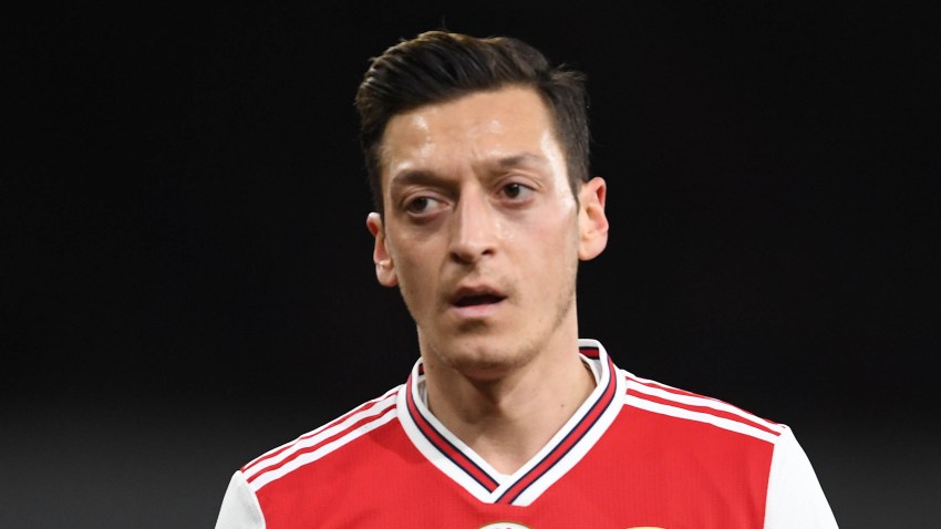 Mesut Ozil del Arsenal duante un partido de la Premier League contra el Manchester City el 15 de diciembre de 2019 en Londres. .
