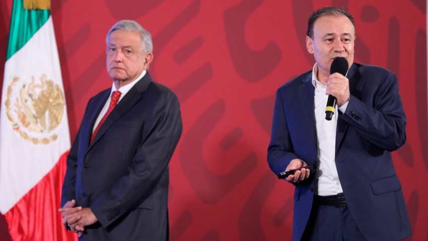 AMLO y el secretario de Seguridad