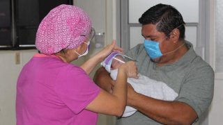 Bebé milagro es dado de alta en Coahuila