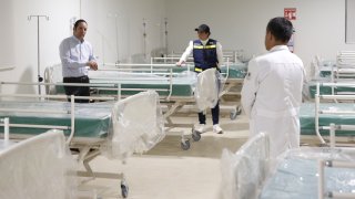 El gobernador de Querétaro visita hospital