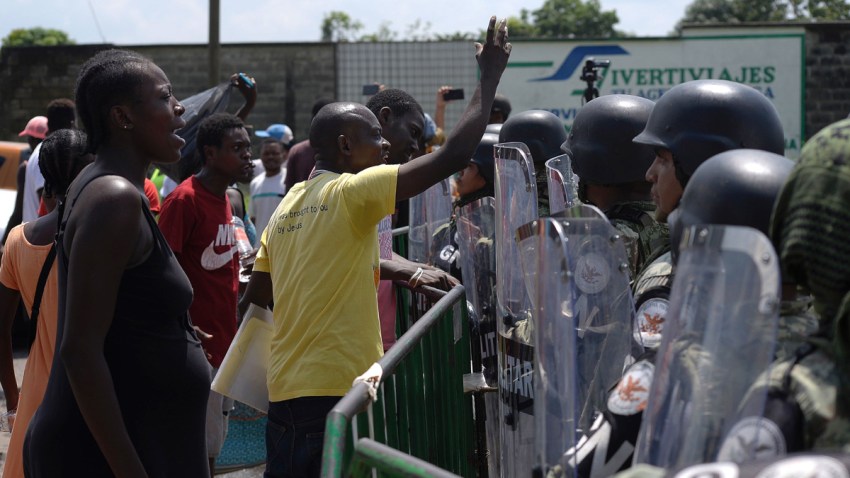 mexico-tapachula-migrantes-protesta-guardias