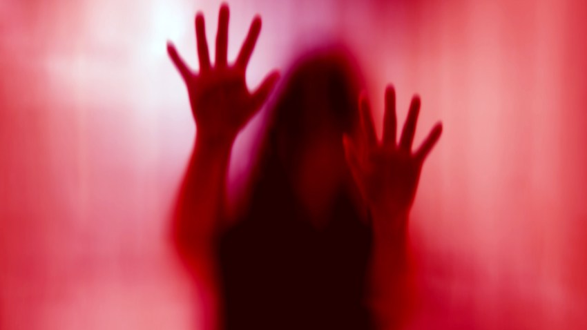 mujer-violada-rojo