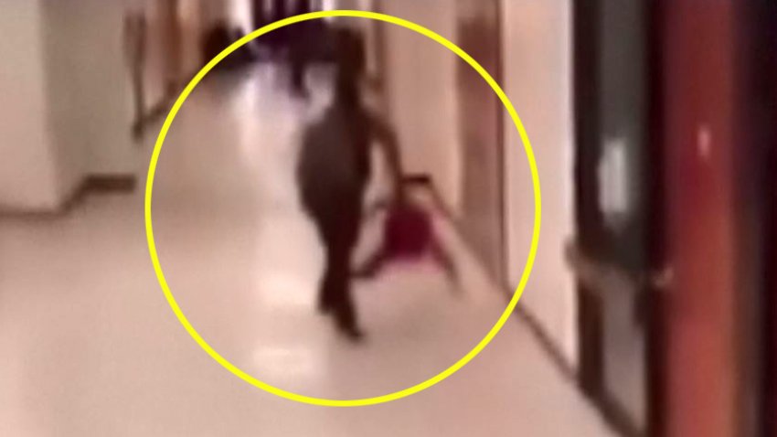 Video: lanza violentamente al suelo a menor de edad en una escuela
