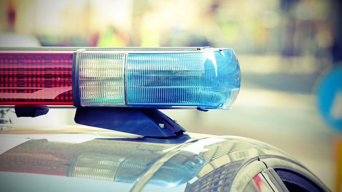 Sources: Cop shot dead in Queens, authorities urged to avoid area