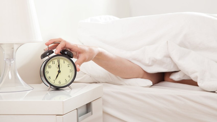 Dormir más el fin de semana no recupera el sueño perdido durante ...