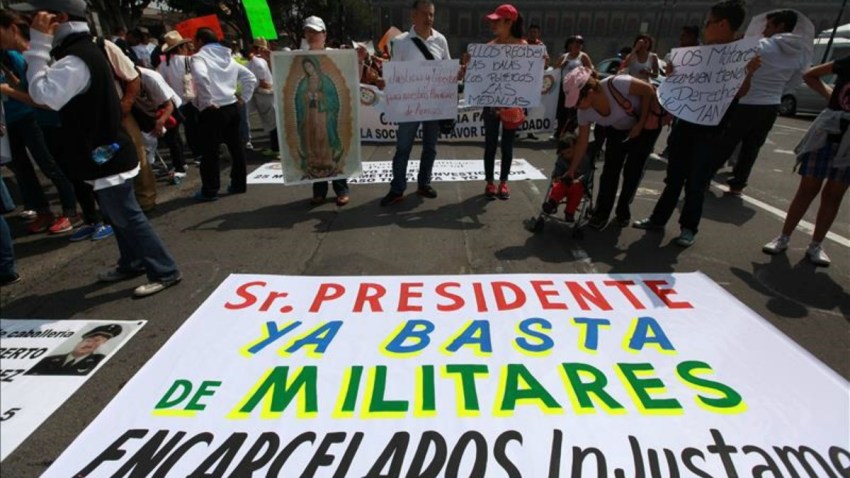 tlataya-militares-protesta