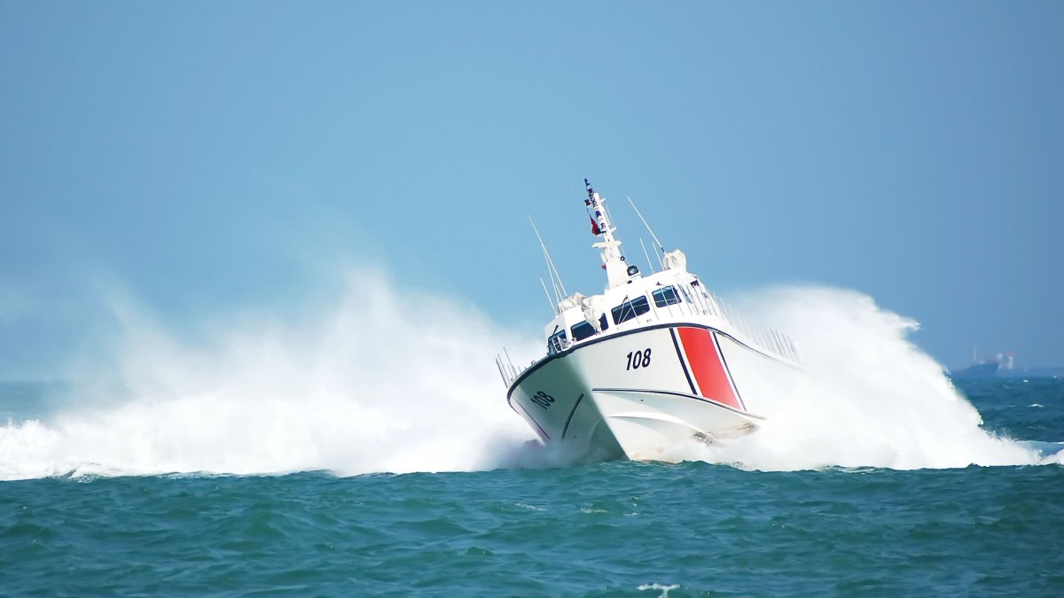 Guardia Costera busca sobrevivientes de ataques de ejército de EEUU contra lanchas
