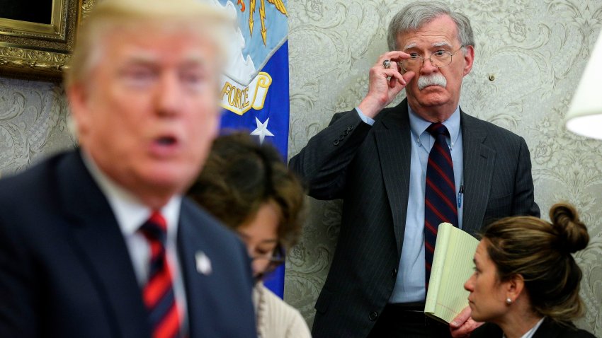 Bolton vuelve a arremeter contra Trump