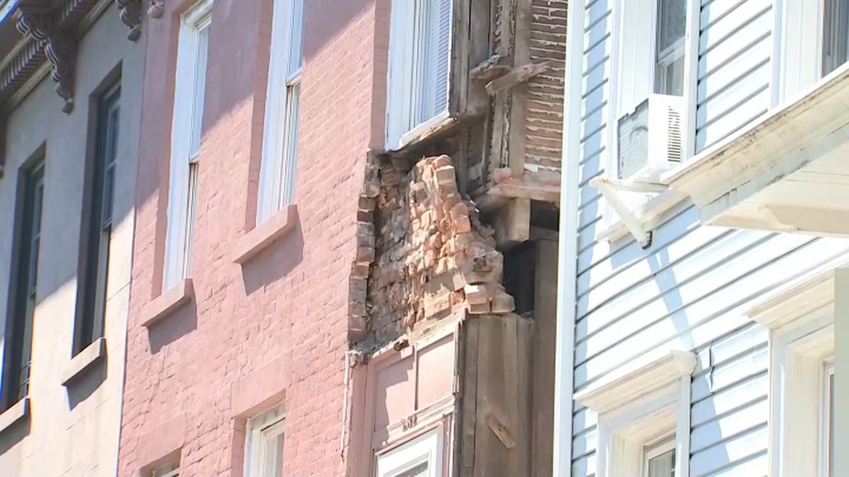 El FDNY responde al colapso parcial de un edificio residencial en