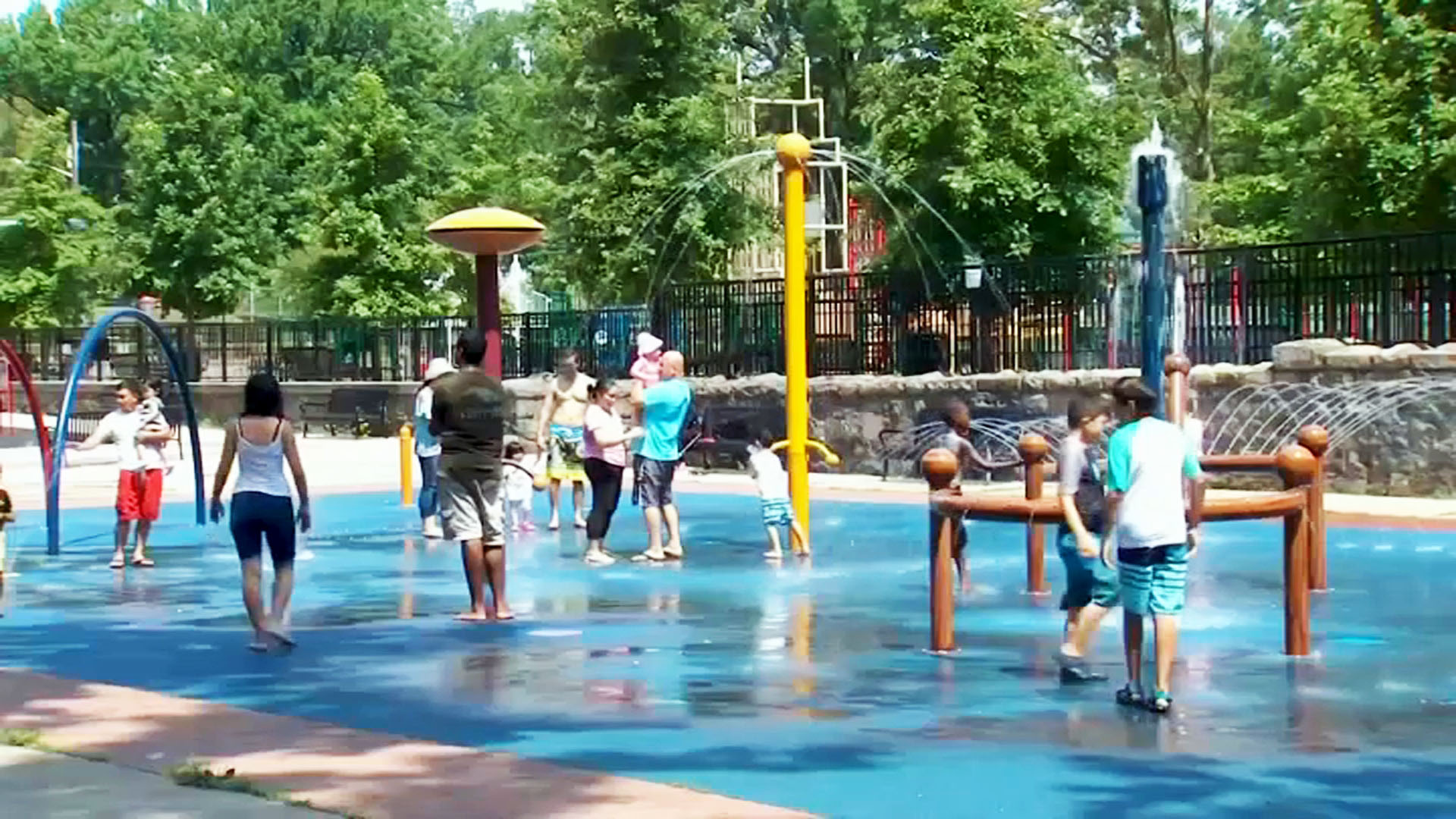 Aviso De Calor Por Las Candentes Temperaturas Mientras 80,000 Continúan ...