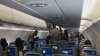 Expulsan de vuelo a una madre y seis niños luego de que una pequeña de 2 años se negara a usar mascarilla