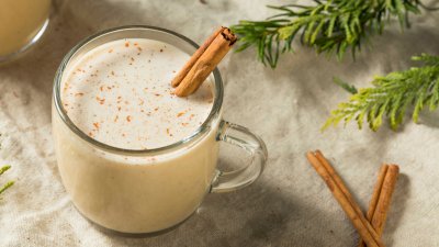 En 1 minuto: cómo hacer coquito, una famosa bebida en Puerto Rico