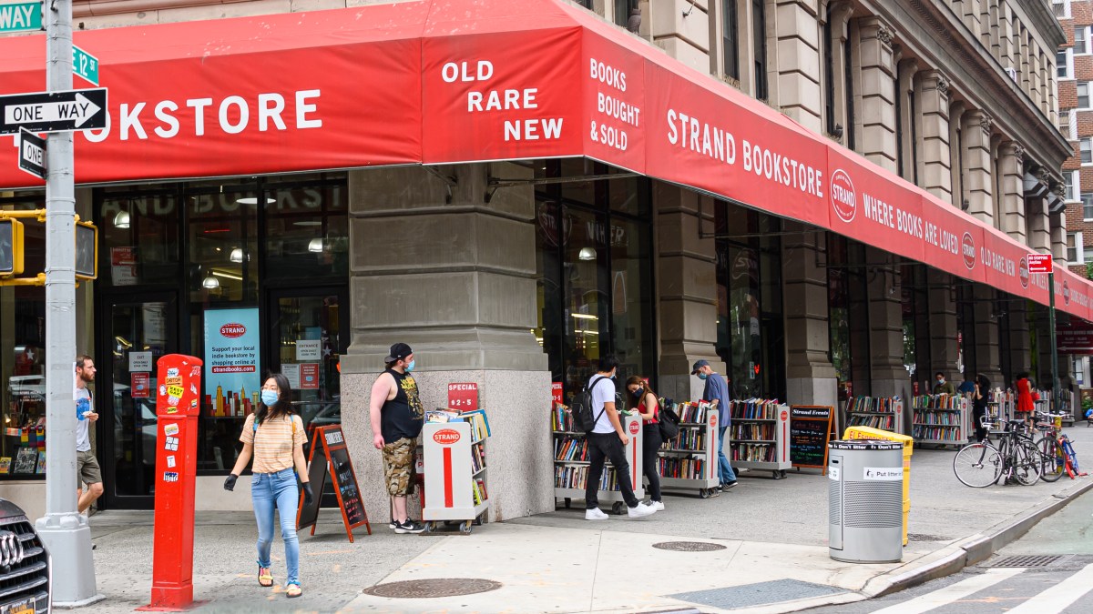 Beloved centennial bookstore asks for help after devastating economic condition due to pandemic – Telemundo New York (47)