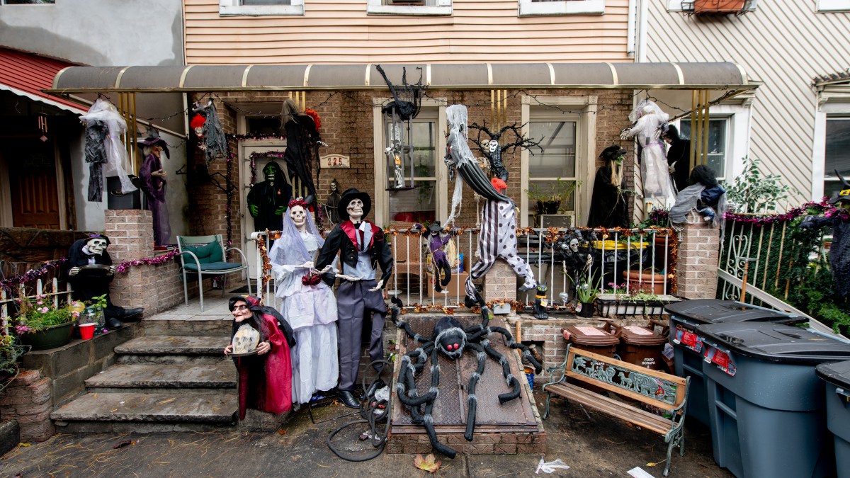 this is how New Yorkers decorated their homes this Halloween – Telemundo New York (47)