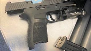 TLMD-arma-confiscada-aeropuerto-de-Newark-st