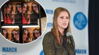El libro "Melania and Me: The Rise and Fall of My Friendship with the First Lady" de Stephanie Winston Wolkoff se exhibe en la librería Barnes & Noble en 5th Avenue en Nueva York el 1 de septiembre de 2020