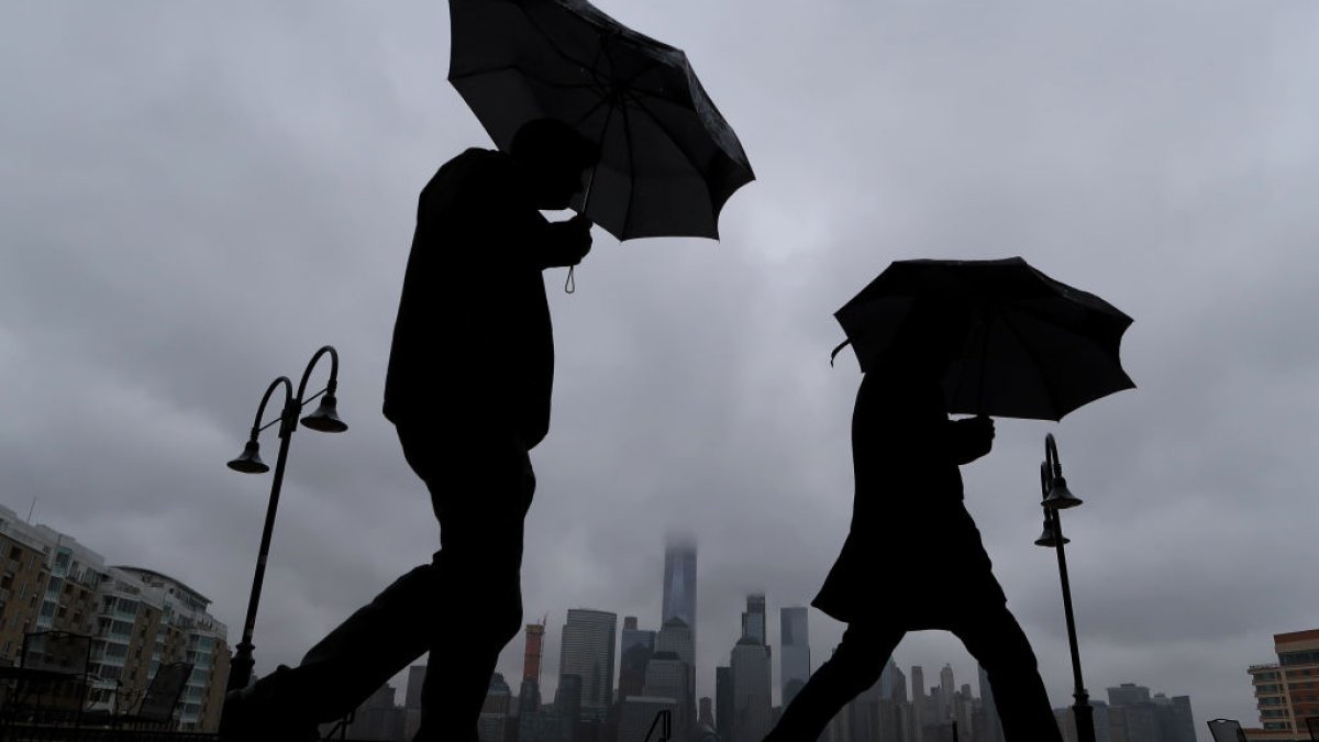 Rainy Start to the Work Week, Thunderstorms Possible in the Afternoon, Dry and Pleasant Weather Ahead