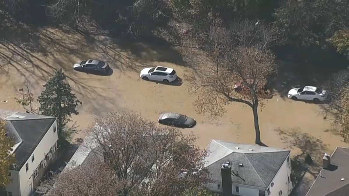 Pipeline rupture leaves several cars buoyant in Queens – NBC New York (47)