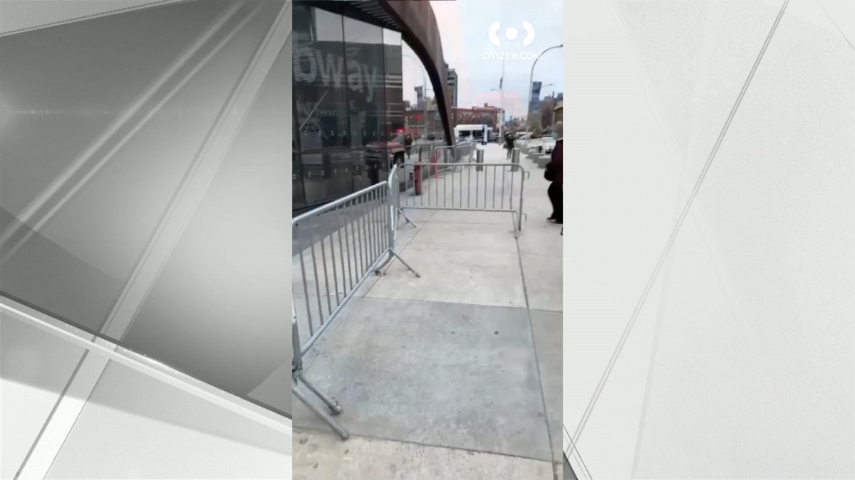 Train user in NYC was thrown onto the rails;  would be the third in a week – Telemundo New York (47)