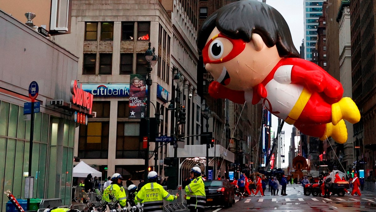 Thanksgiving Parade through New York – Telemundo New York (47)