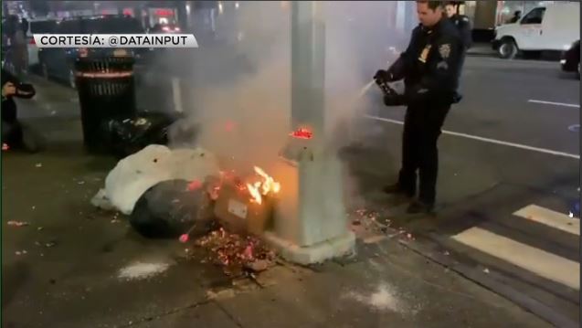 More than twenty arrests during peaceful protest in NYC, dissidents threw eggs and garbage – Telemundo New York (47)