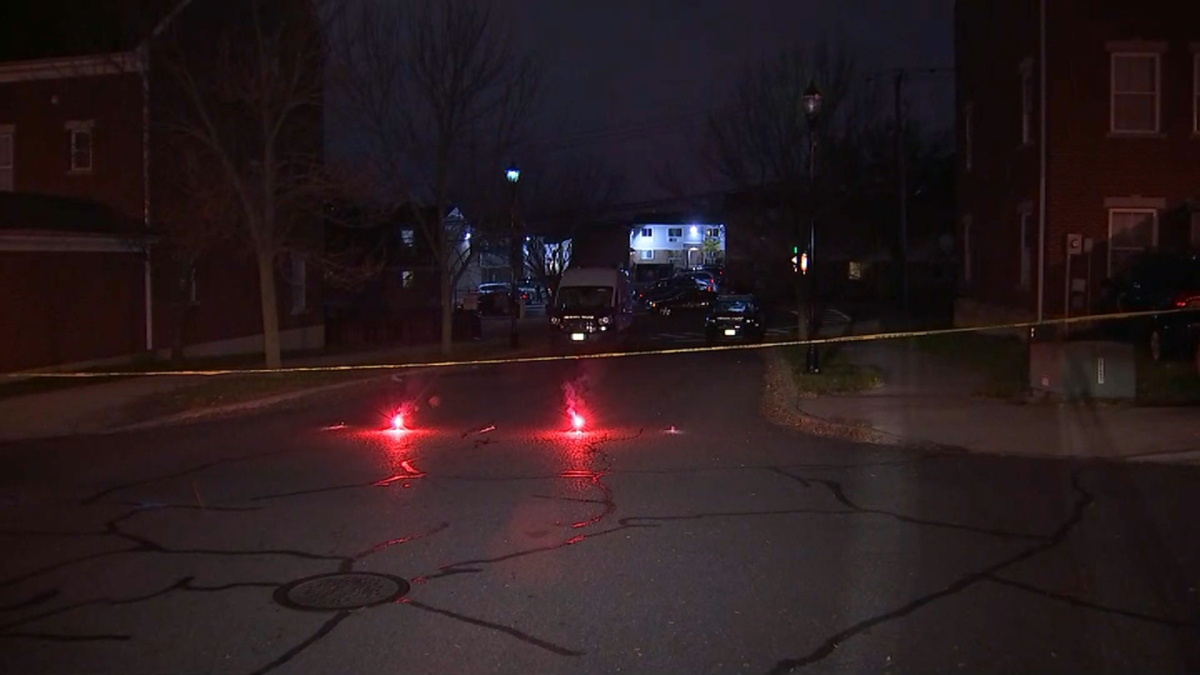 A stray bullet wounded a 12-year-old boy when he was inside his residence in Newark – Telemundo New York (47)