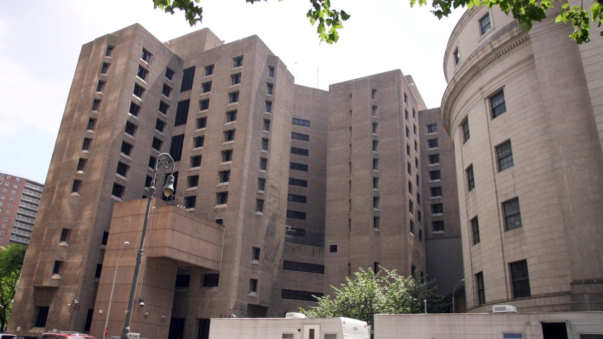 Reporte: Cerrarán la cárcel federal donde Jeffrey Epstein se suicidó en 2019 - Vimarsana News