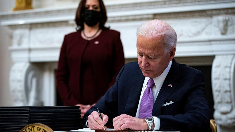 Biden removes Trump’s mysterious “red button” – Telemundo Washington DC (44)